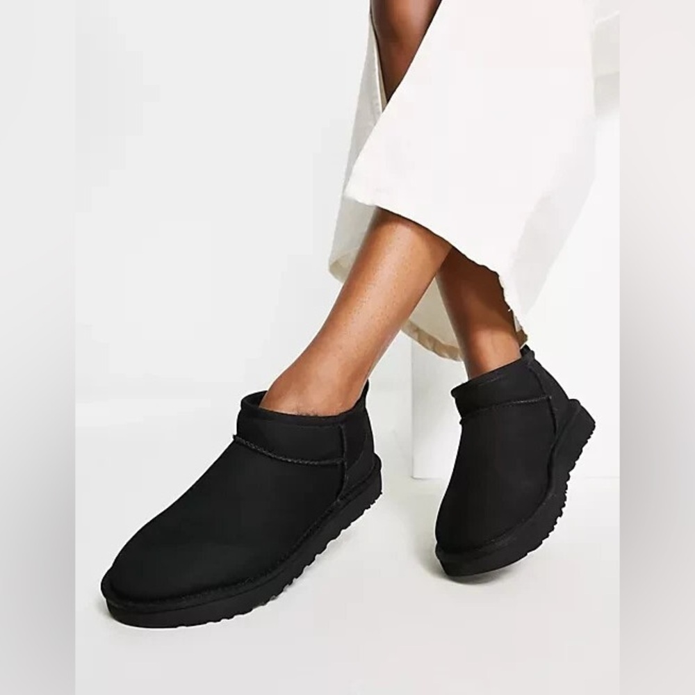 UGG 🖤 Ultra Mini Black Suede Boots